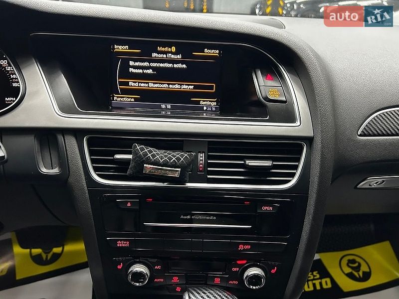 Седан Audi A4 2014 в Чернівцях