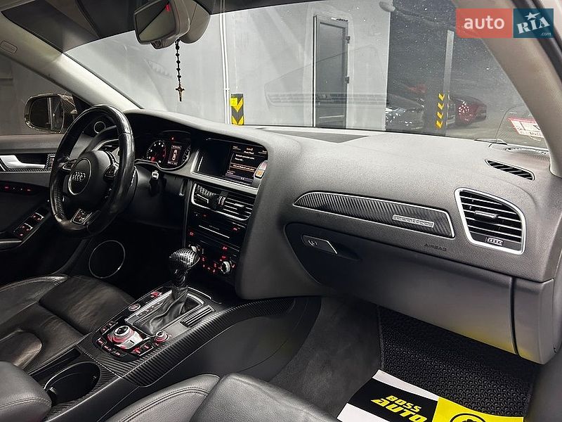 Седан Audi A4 2014 в Чернівцях