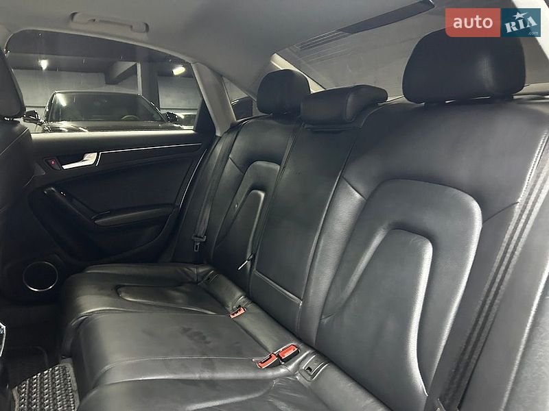 Седан Audi A4 2014 в Чернівцях