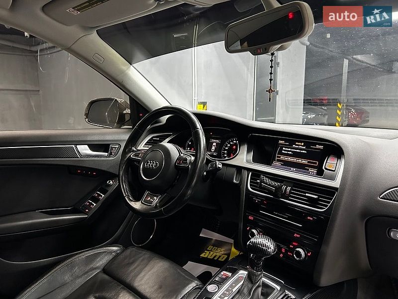 Седан Audi A4 2014 в Чернівцях