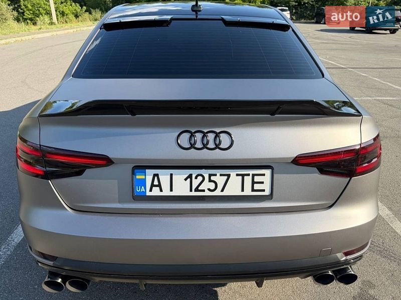 Седан Audi A4 2017 в Горенці