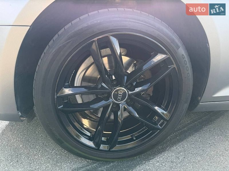 Седан Audi A4 2017 в Горенці