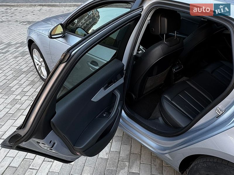 Седан Audi A4 2016 в Львові