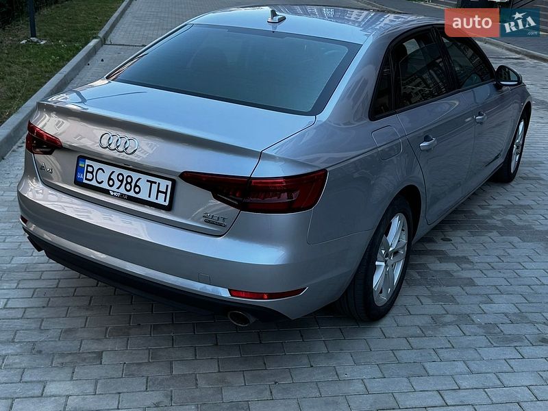 Седан Audi A4 2016 в Львові