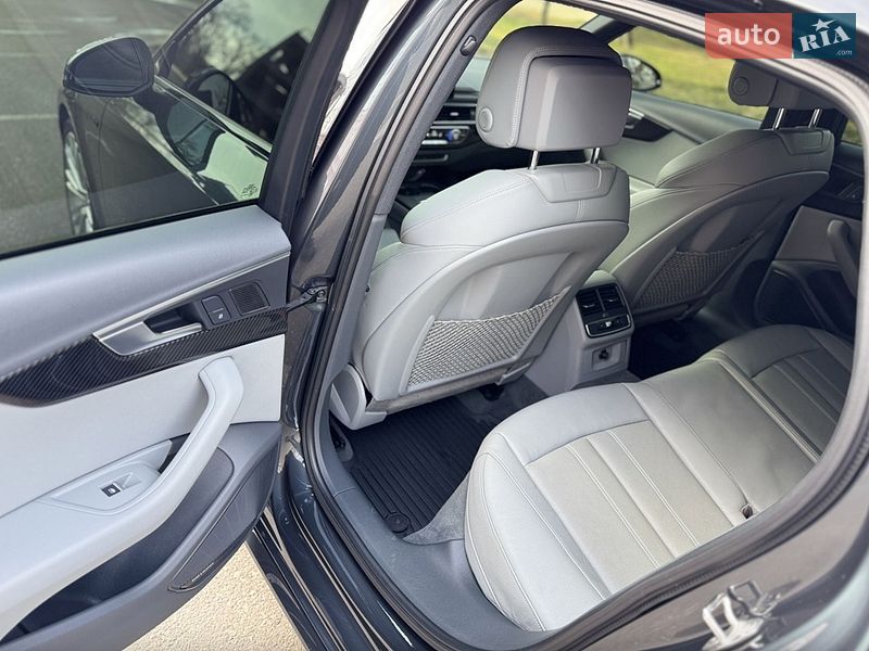 Седан Audi A4 2018 в Львові