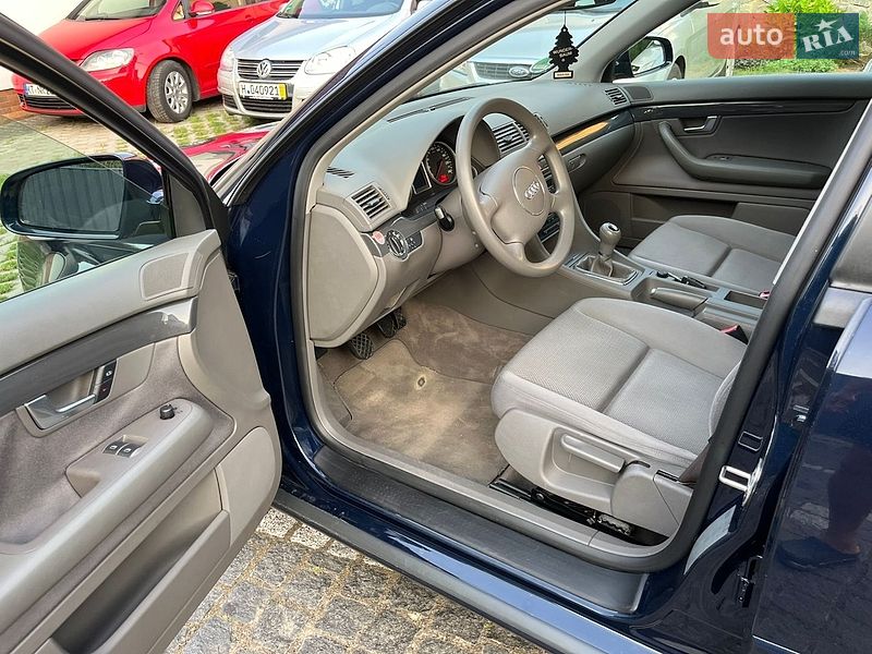 Седан Audi A4 2004 в Звягелі