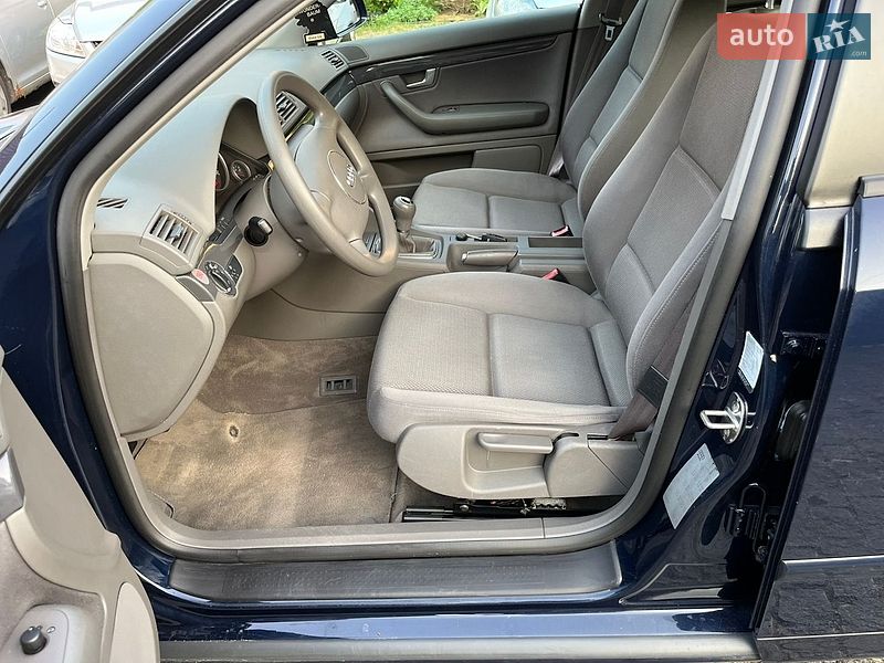 Седан Audi A4 2004 в Звягелі