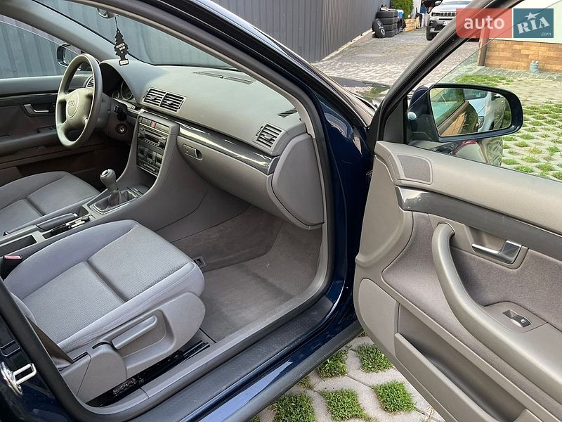 Седан Audi A4 2004 в Звягелі