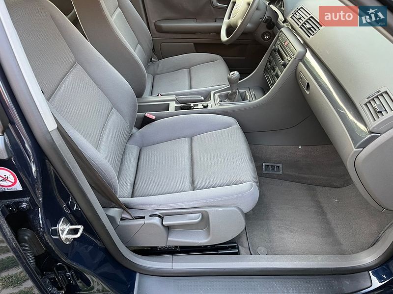 Седан Audi A4 2004 в Звягелі