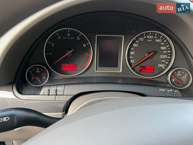 Седан Audi A4 2004 в Звягелі