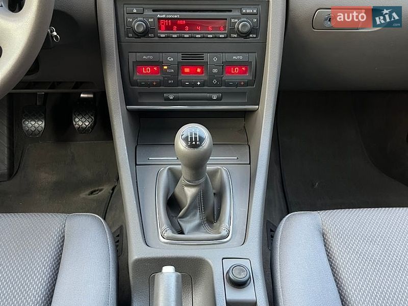 Седан Audi A4 2004 в Звягелі