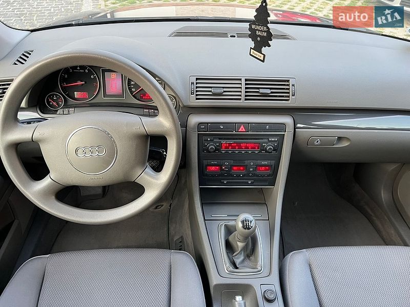 Седан Audi A4 2004 в Звягелі