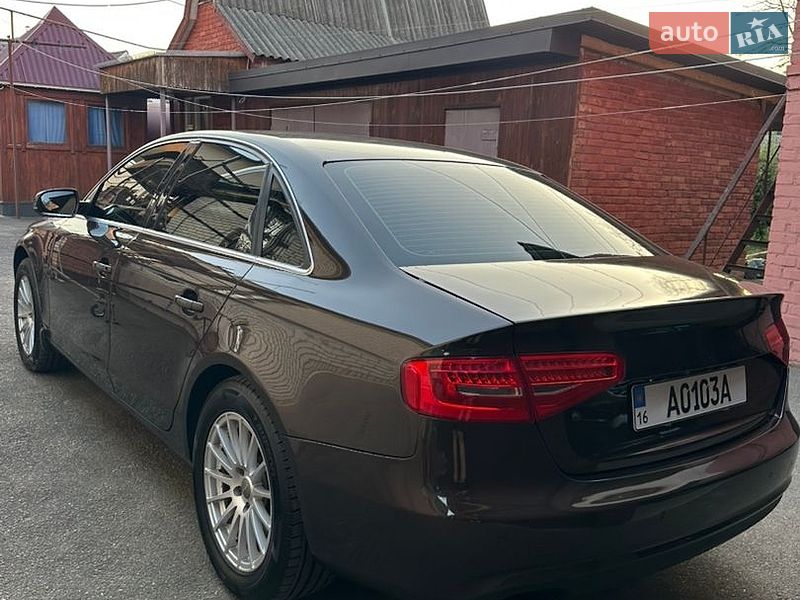 Седан Audi A4 2013 в Києві