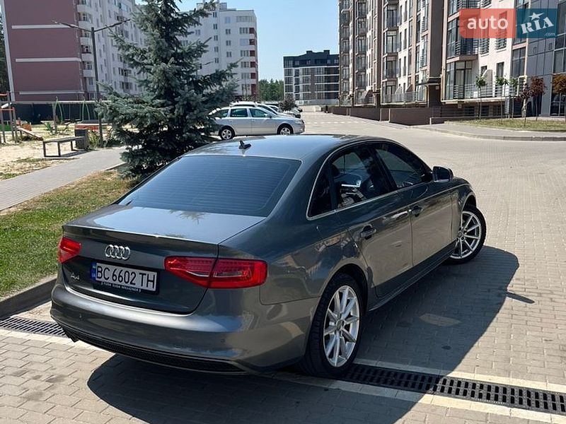Седан Audi A4 2013 в Новояворівську