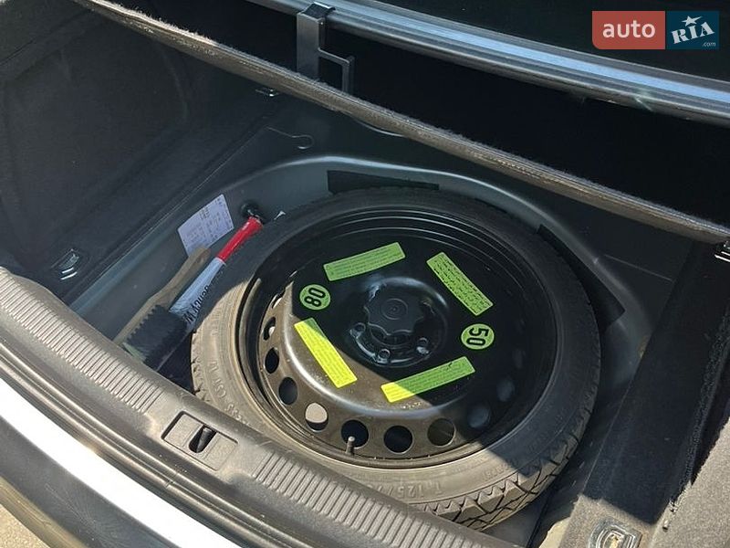 Седан Audi A4 2013 в Новояворівську