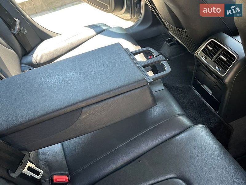 Седан Audi A4 2013 в Новояворівську