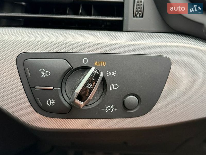 Седан Audi A4 2017 в Рівному