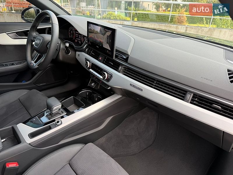 Седан Audi A4 2023 в Києві