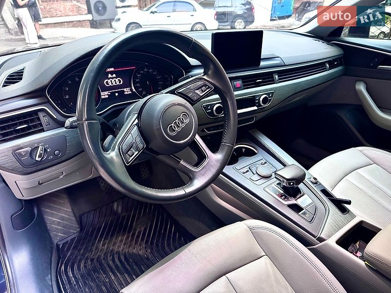 Седан Audi A4 2018 в Дніпрі