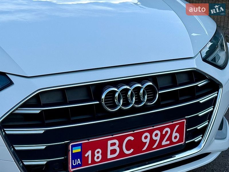 Седан Audi A4 2021 в Рівному