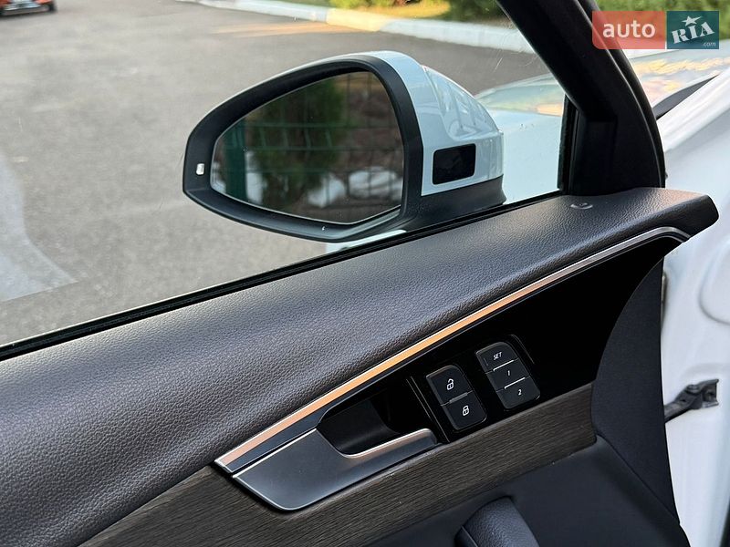 Седан Audi A4 2021 в Рівному