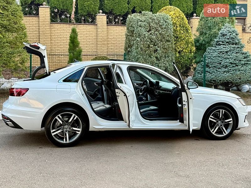 Седан Audi A4 2021 в Рівному