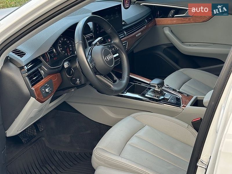 Седан Audi A4 2023 в Рівному