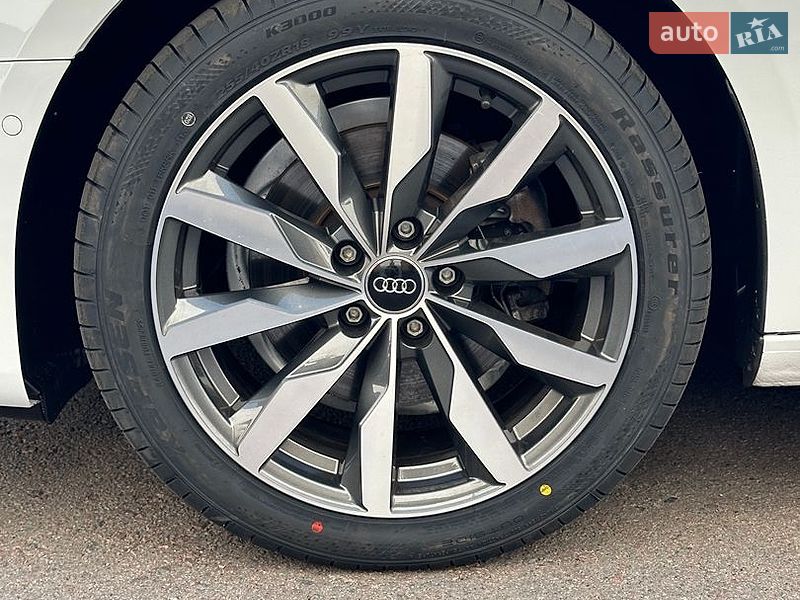 Седан Audi A4 2023 в Рівному
