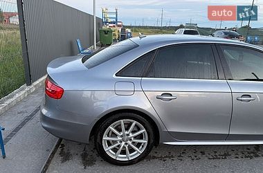 Седан Audi A4 2014 в Львове