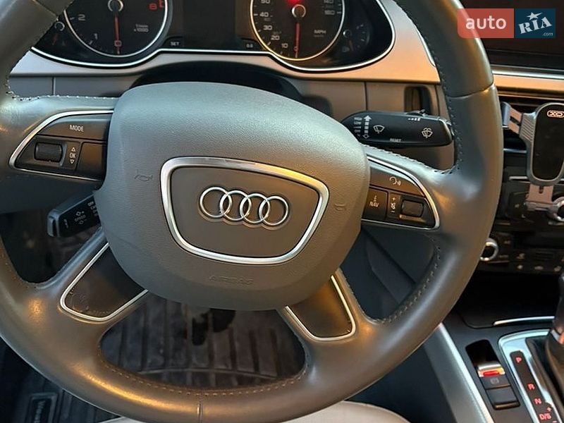 Седан Audi A4 2014 в Львове
