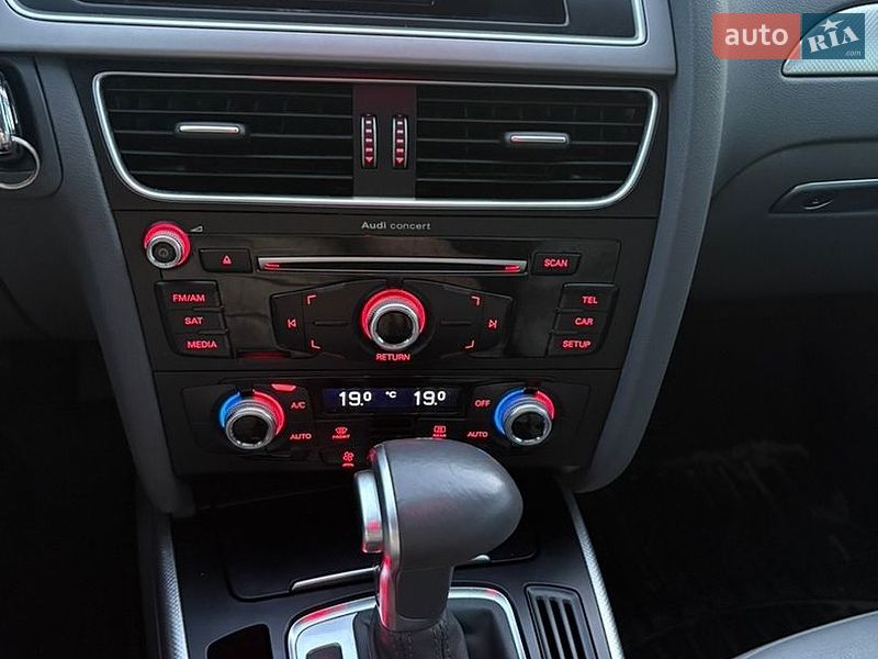 Седан Audi A4 2014 в Львове