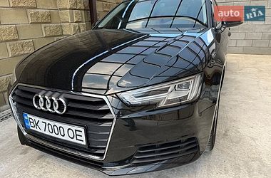 Седан Audi A4 2018 в Ровно