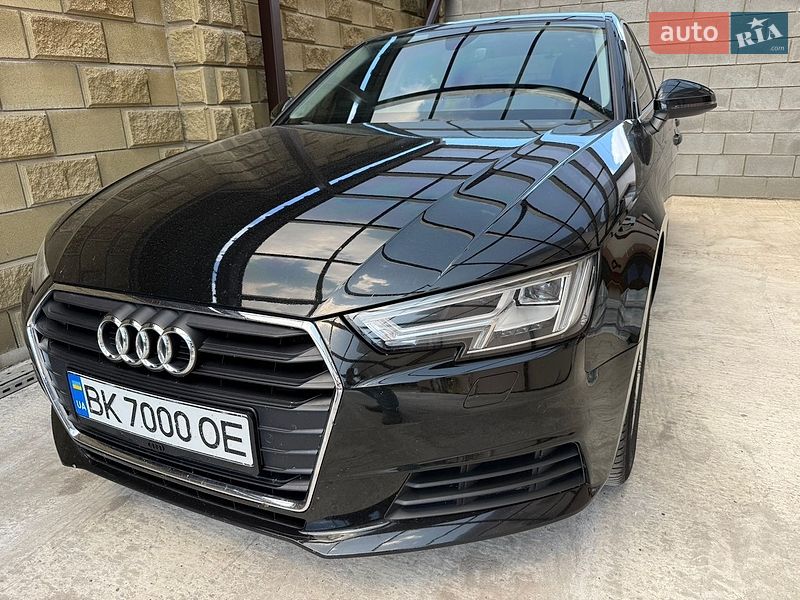 Седан Audi A4 2018 в Рівному