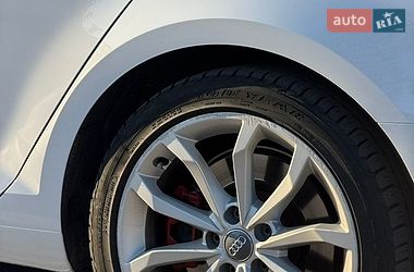 Седан Audi A4 2017 в Киеве