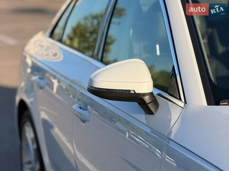 Седан Audi A4 2017 в Киеве