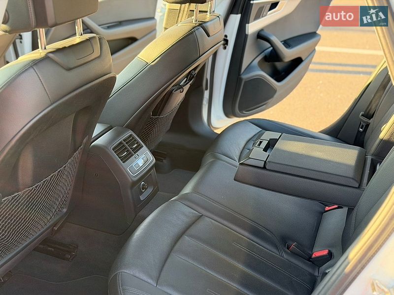 Седан Audi A4 2017 в Киеве