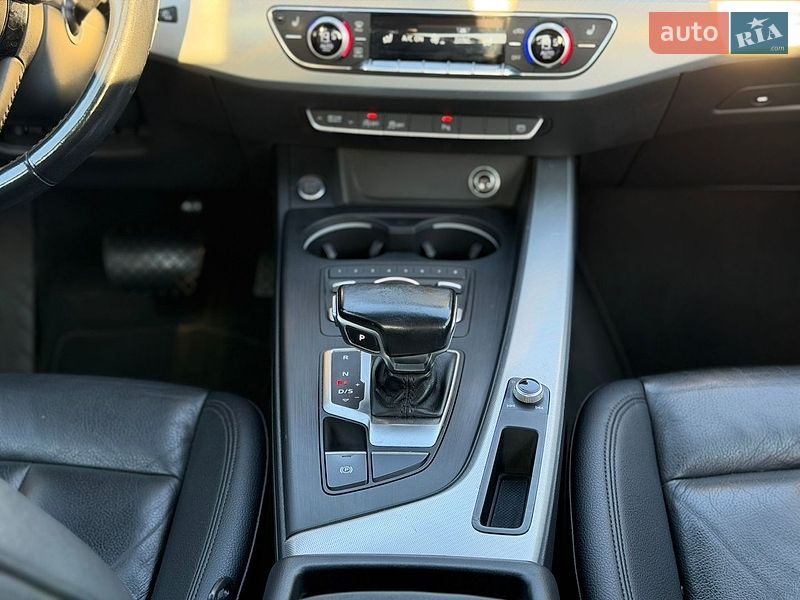 Седан Audi A4 2017 в Киеве