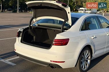Седан Audi A4 2017 в Киеве