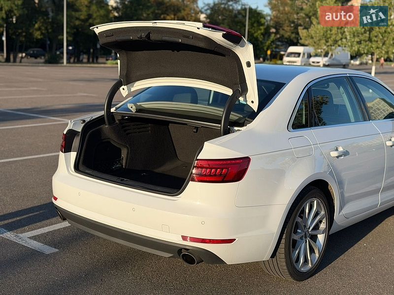 Седан Audi A4 2017 в Киеве