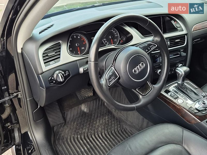 Седан Audi A4 2014 в Луцке