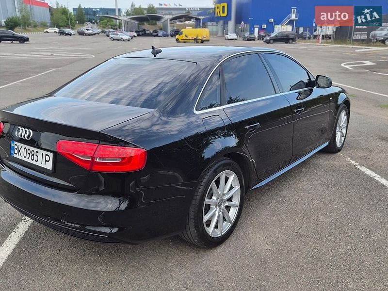 Седан Audi A4 2014 в Луцке