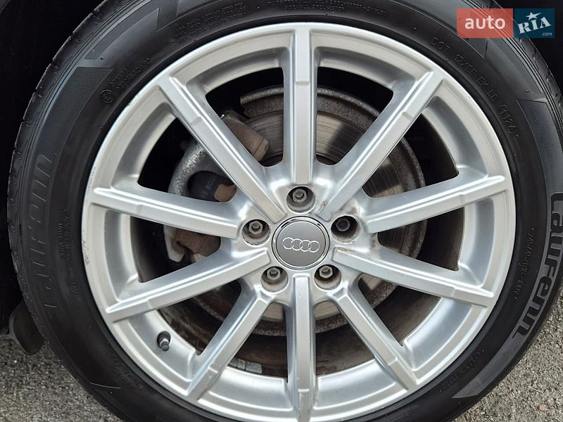Седан Audi A4 2014 в Луцке
