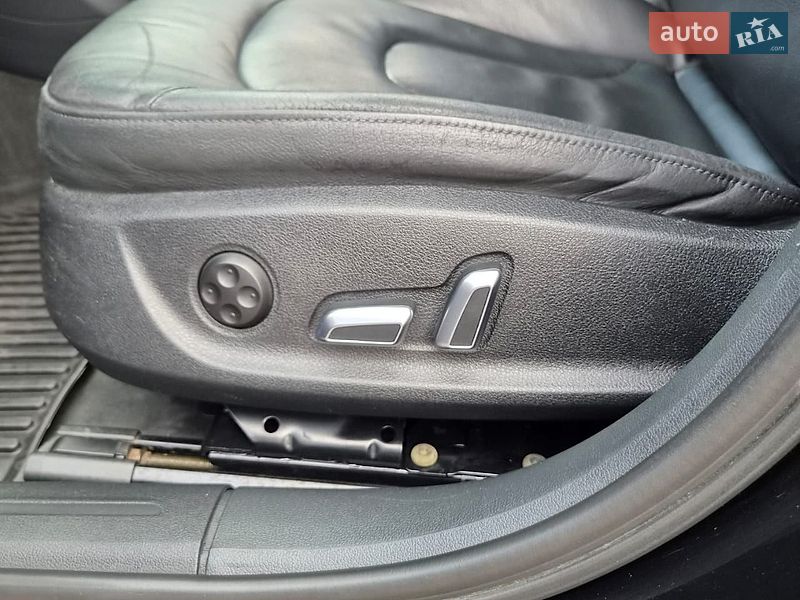 Седан Audi A4 2014 в Луцке