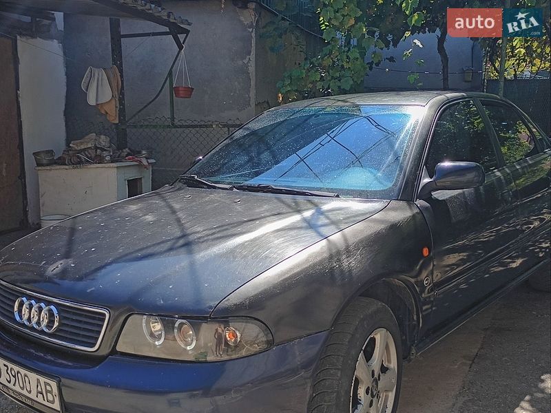 Седан Audi A4 1995 в Хусте