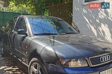 Седан Audi A4 1995 в Хусте