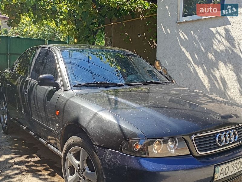 Седан Audi A4 1995 в Хусте