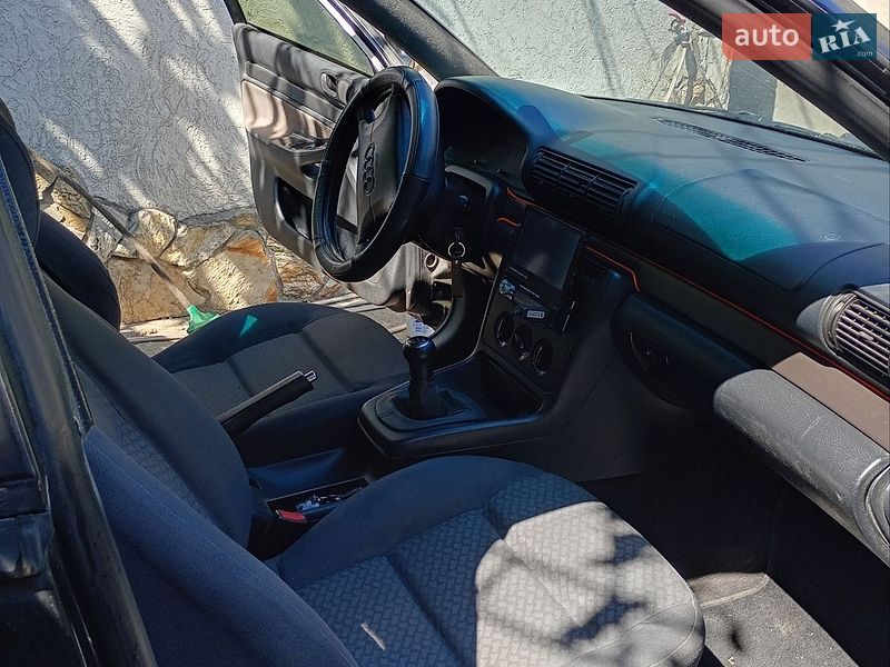 Седан Audi A4 1995 в Хусте