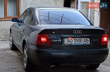 Седан Audi A4 1995 в Хусте