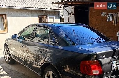 Седан Audi A4 1995 в Хусте