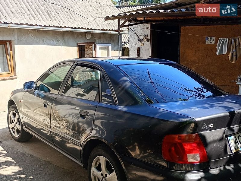Седан Audi A4 1995 в Хусте